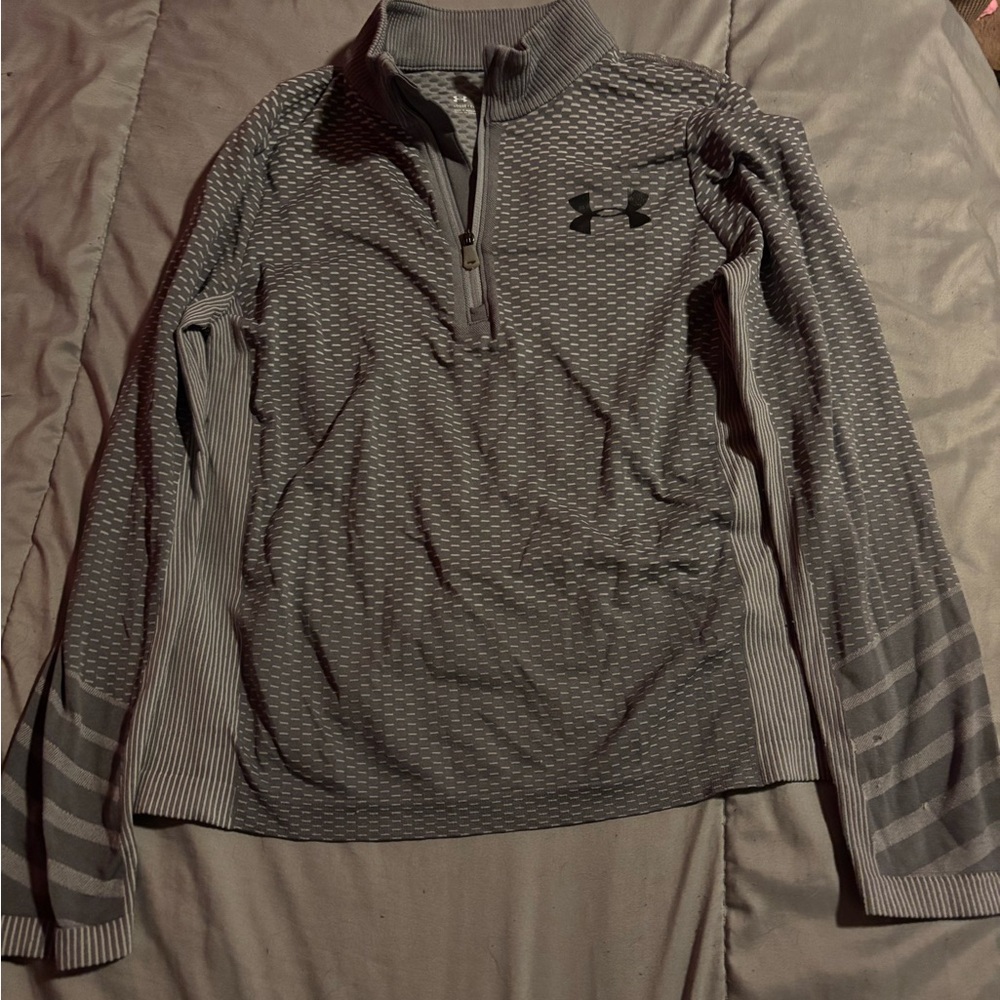 Boys under Armour gray quarter zip pullover in size youth small